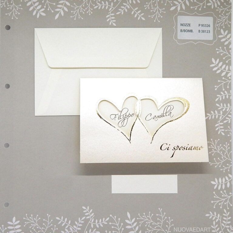Partecipazione perlata con cuori e finiture in oro: chiusa