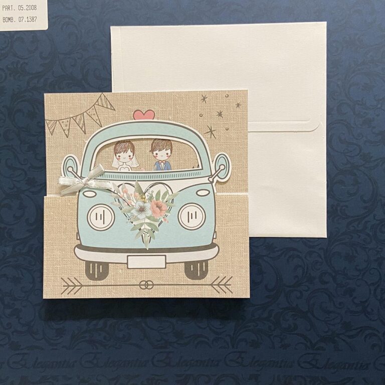 Partecipazione quadrata con sposi in minivan anni '60: chiusa